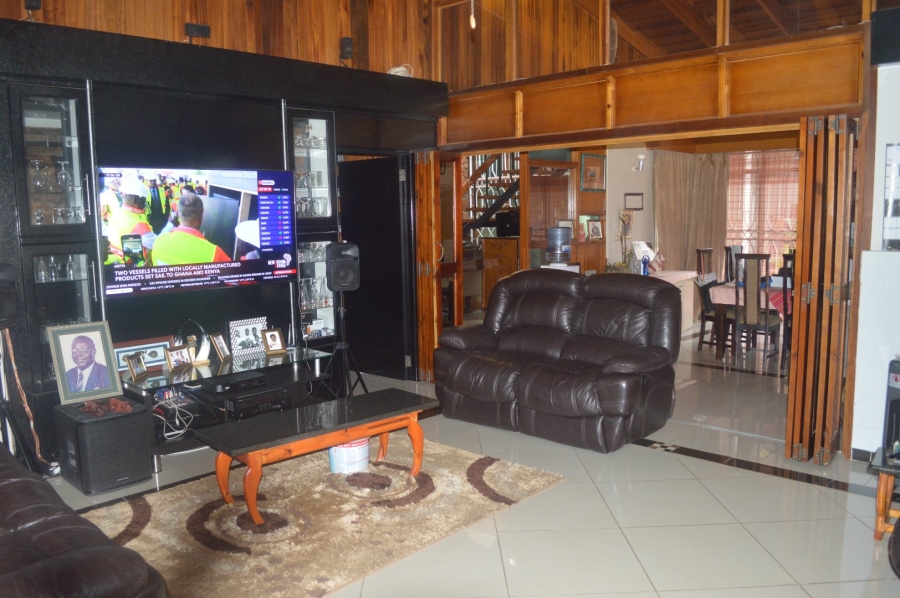 5 Bedroom Property for Sale in Wilkoppies North West
